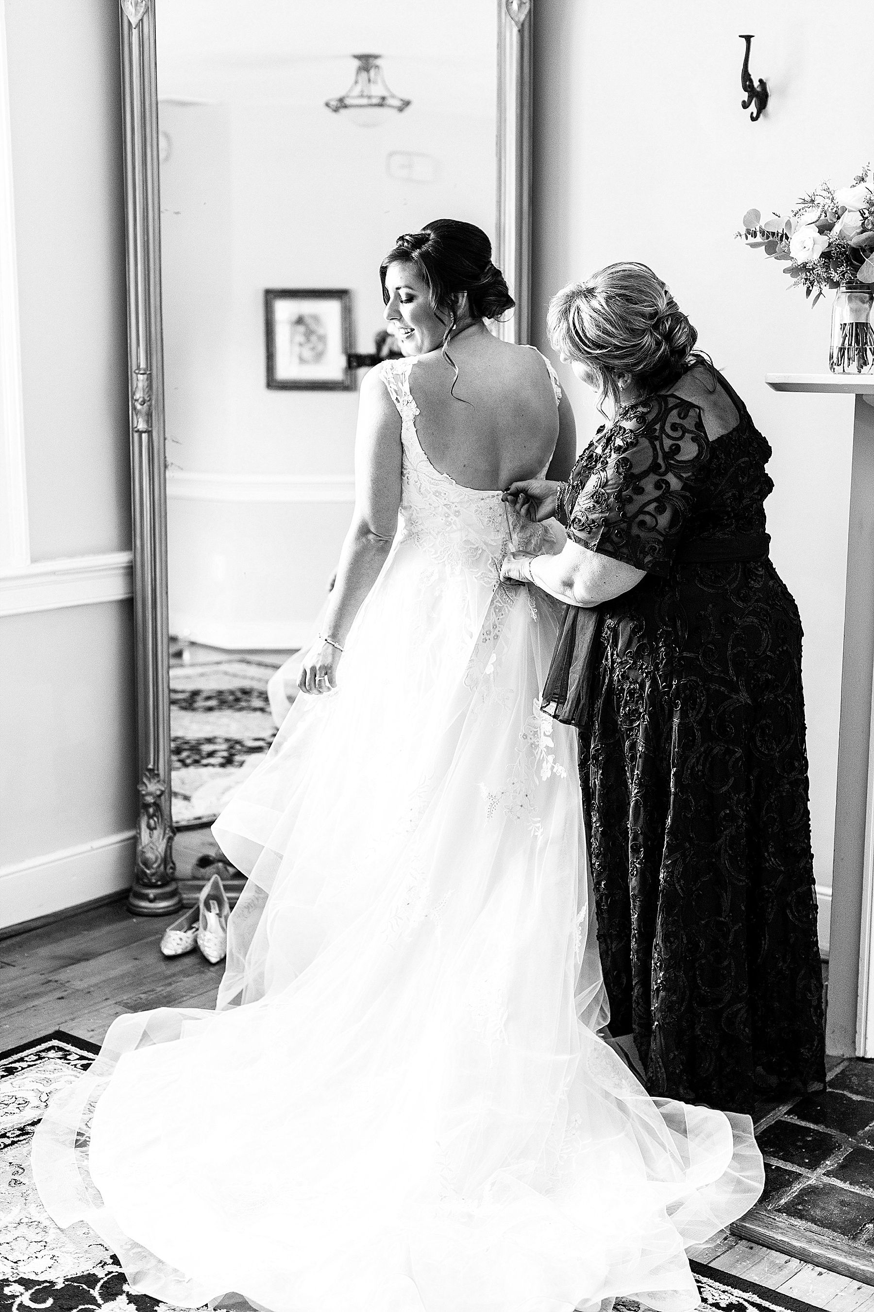 Maryland bride prepares for wedding day with Alexandra Mandato Photography