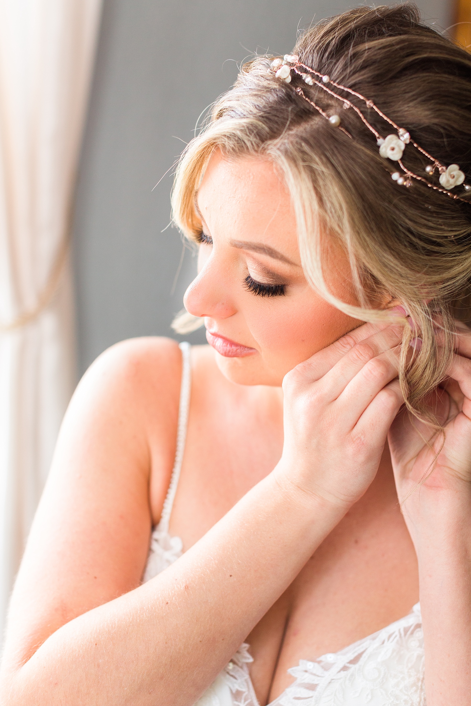 bride prepares for Maryland wedding day with Alexandra Mandato Photography