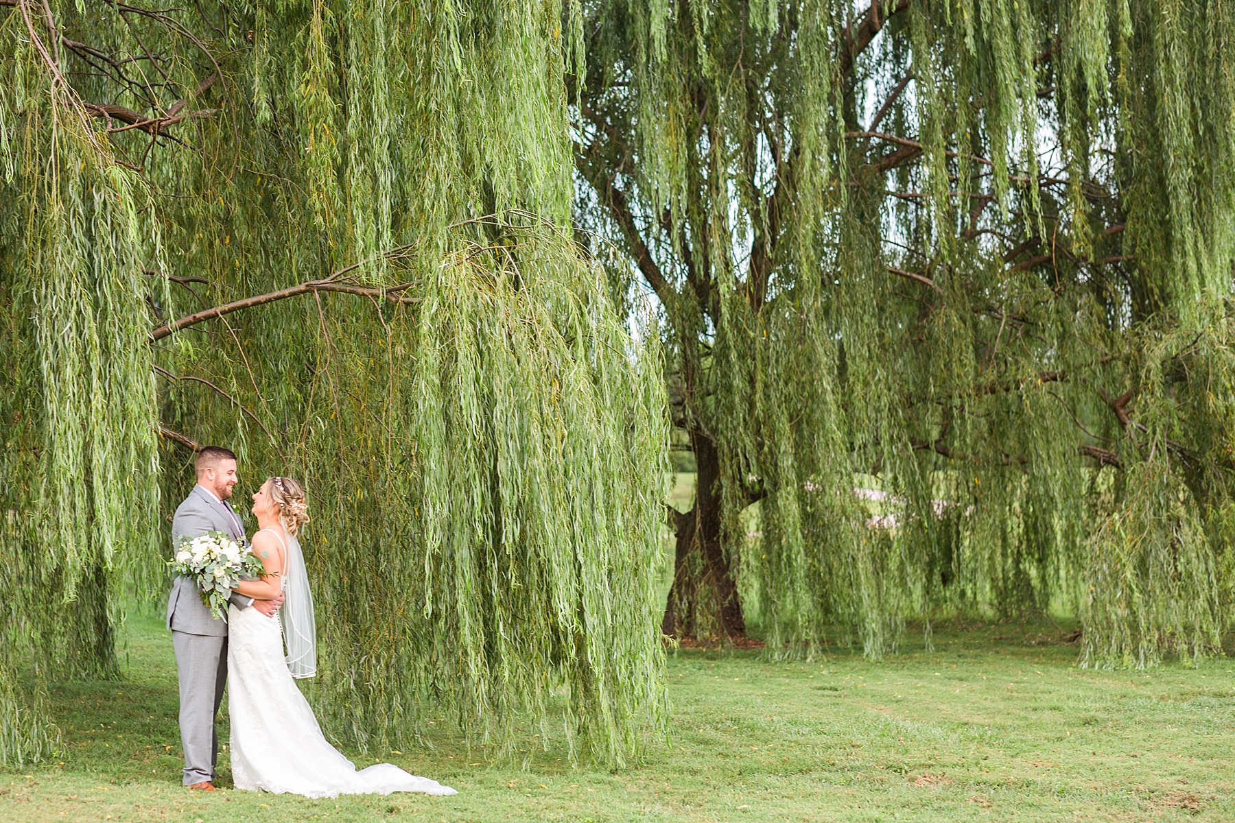 weeping willow wedding photos by Alexandra Mandato Photography